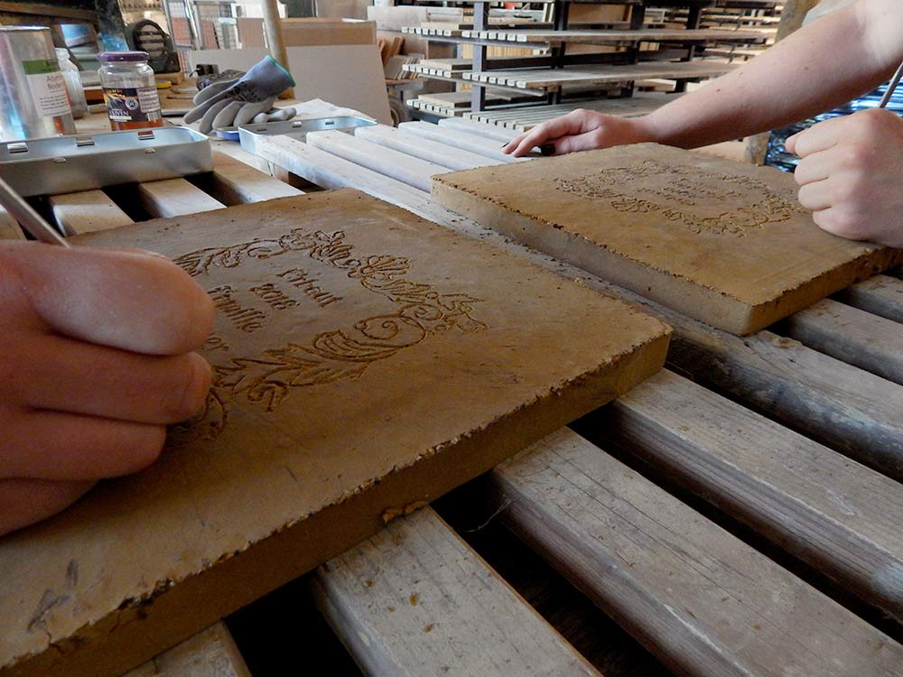Ornamentierte Platten, Seeton mit Reduktionsbrand