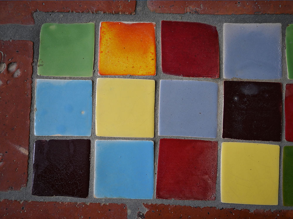 Bunte ornamentierte Platte