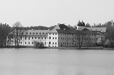 Klosteranlage mit Attenberger Bodenziegeln