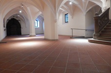 Ziegelboden in einem historischen Saal