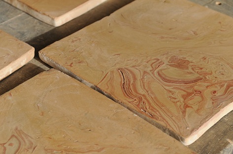 Gebrannte Wasserburger Tonplatten nach dem Brand